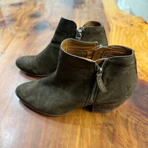 Frye Women's Judith Zip Bootie Short Heeled Boots 10 M Suede Ankle Boot